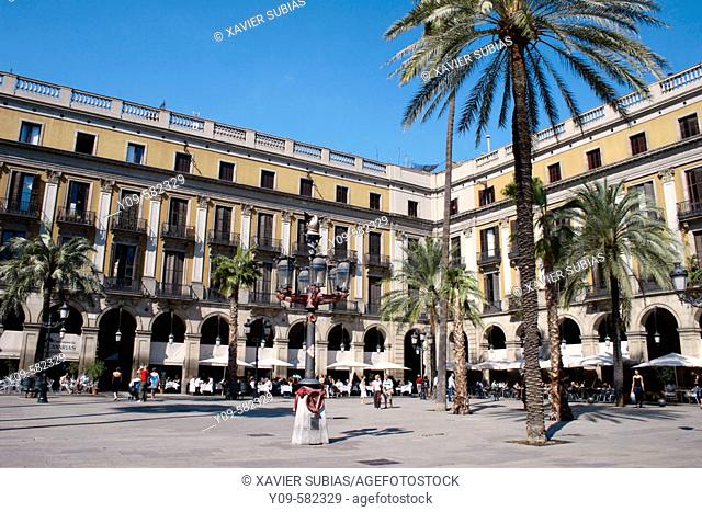 Plaça Reial (architect: Francesc Daniel Molina). Barcelona. Spain