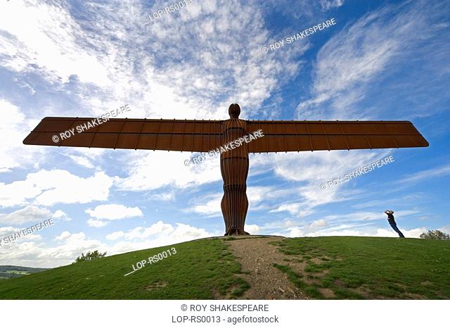 England, Tyne and Wear, Gateshead, Anthony Gormley's Angel of the North near Gateshead. The work is made of corten steel