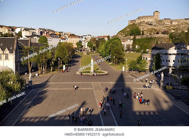 France, Hautes Pyrenees, Lourdes, Crowned Statue and Rosary Square, Castle in the background