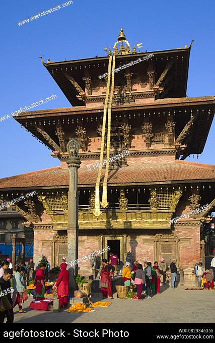 Nepal, Patan, Durbar Square, Bhimsen Temple, people, , Credit:Tibor Bognar / Avalon