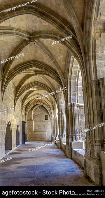Cloister around one of the courtyards of the Palace of Archevêques in Narbonne. Built in the XIV century. Monument Historique