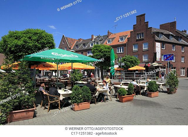 Germany, Wesel, Rhine, Lower Rhine, North Rhine-Westphalia, NRW, Kornmarkt, market place, bar district, entertainment district