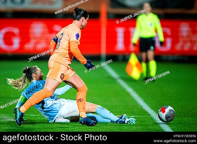 Belgium's Tessa Wullaert and Dutch Sherida Spitse (captain) fight for the ball during a soccer match between Belgium's national women's team the Red Flames and...