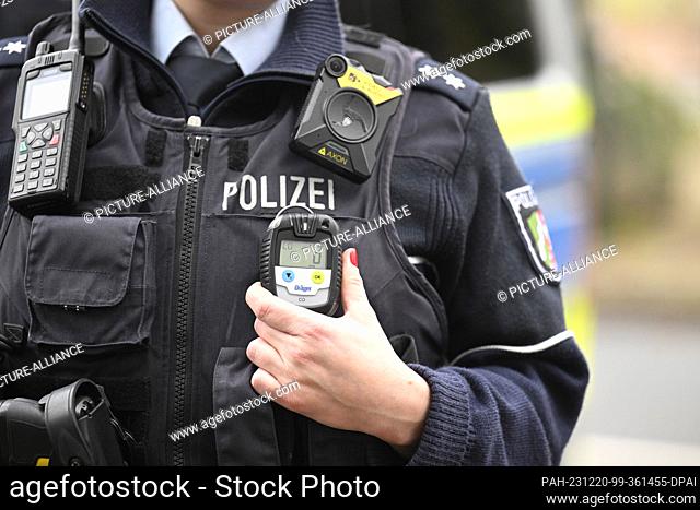 20 December 2023, North Rhine-Westphalia, Duesseldorf: A policewoman wears such a device on her uniform during the presentation of the first carbon monoxide...