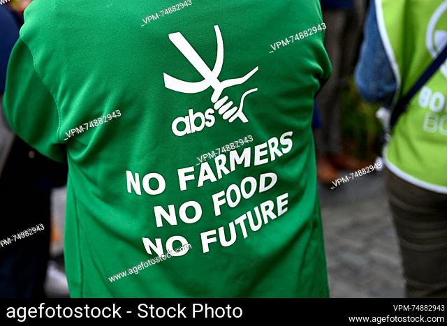 Farmers protest outside a plenary session of the Flemish Parliament to present the 'Septemberverklaring' (September Declaration)