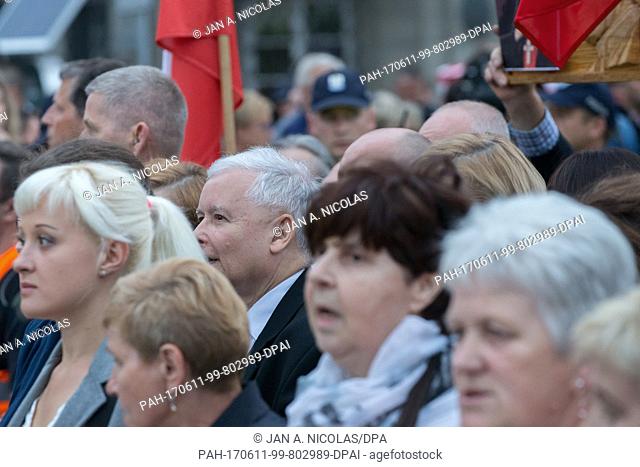 Many citizens protestet on the monthly ceremony, commemorating the Smolensk plane crash on 10. April 2010 many citizens protestet against the use of the...