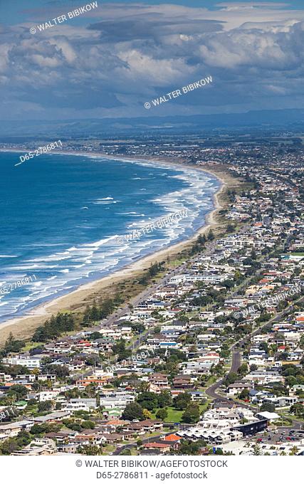 New Zealand, North Island, Mt. Manganui, elevated town view from the Mount