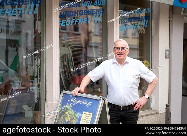 28 August 2023, Baden-Württemberg, Hechingen: Johannes Simon, owner of the Simon travel agency, stands in front of his office