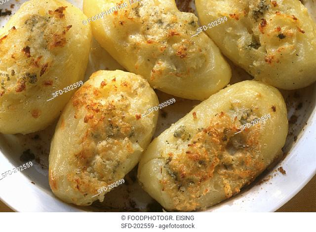 Jacket Potatoes Stuffed with Roquefort (2)