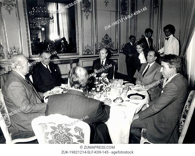 Dec 14, 1982 - Paris, France - GEORGE SCHULTZ, US Secretary of State, with FRANCOIS MITTERRAND, French President, and their employees during a lunch meeting at...