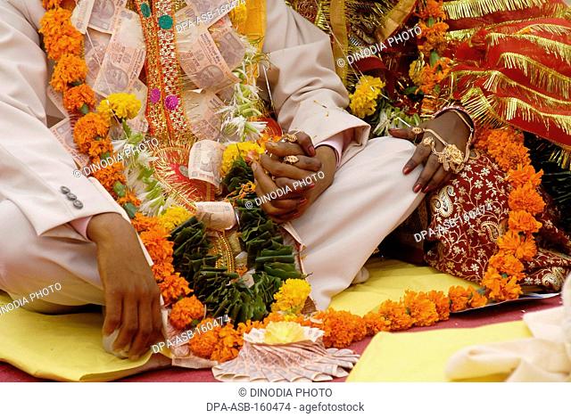 Couples getting married at mass marriage function organized by Sant Nirankari Mission at Airoli ; New Bombay now Navi Mumbai ; Maharashtra ; India NO MR