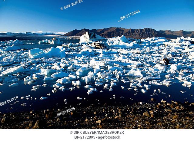 Joekulsárlón glacier lagoon, Vatnajoekull Glacier, Austurland, East Iceland, Iceland, Europe