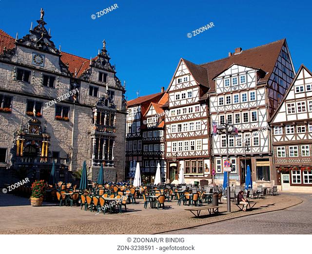 Marktplatz mit rathaus und Fachwerkhäusern in Hannoversch Münden