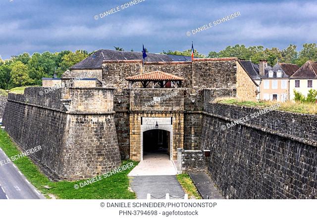 France, Pyrenees Atlantiques, Navarrenx (labelled Most Beautiful Village in France), 16th century rampart's fortified gate