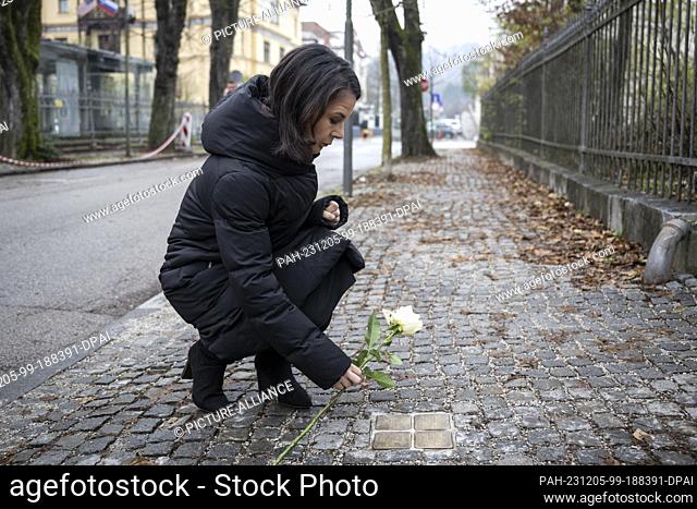 05 December 2023, Slovenia, Ljubljana: Annalena Baerbock (Alliance 90/The Greens), Federal Minister of Foreign Affairs, lays a flower in front of four...