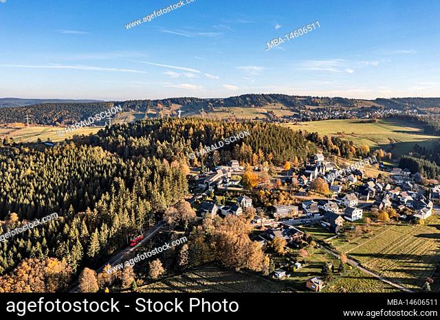 Germany, Thuringia, town Schwarzatal, Lichtenhain, village, train station, train on the steep track, mountain railroad, forest, Oberweißbach in background