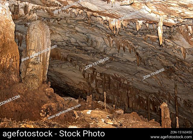 Tropfsteinbildungen im Königssaal der Wind Höhle, Wind Cave, Gunung Mulu National Park, Sarawak, Borneo, Malaysia / Drip stone formations in the King chamber of...