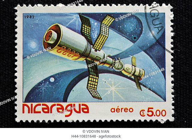 Exploring of space, postage stamp, Nicaragua, 1982, Nicaragua, Exploring of space, Astronaut, cosmos, space, Expeditio