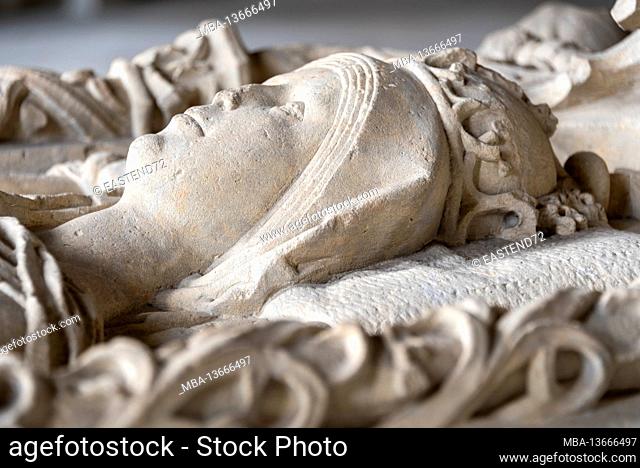 Germany, Saxony-Anhalt, Magdeburg, sandstone coffin of Queen Editha, donated (1510), Magdeburg Cathedral