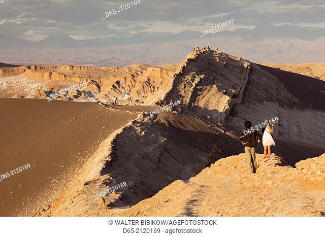 Chile, Atacama Desert, San Pedro de Atacama, Valle de la Luna, visitors, sunset