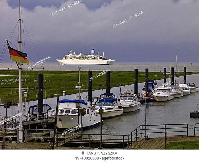 MS Thomson Spirit on the Elbe near Cuxhaven, Lower Saxony, Germany
