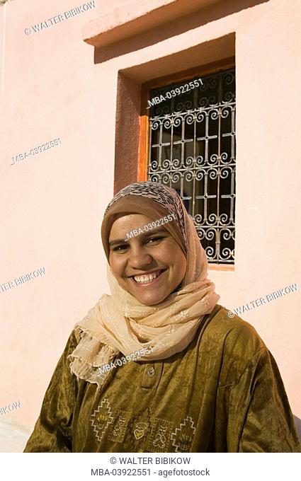 Morocco, Dades-Valley, Dades-Gorges, woman, kerchief, smiling, portrait, Africa, North-Africa, people, natives, swarthy, happily, headgear, woman-portrait