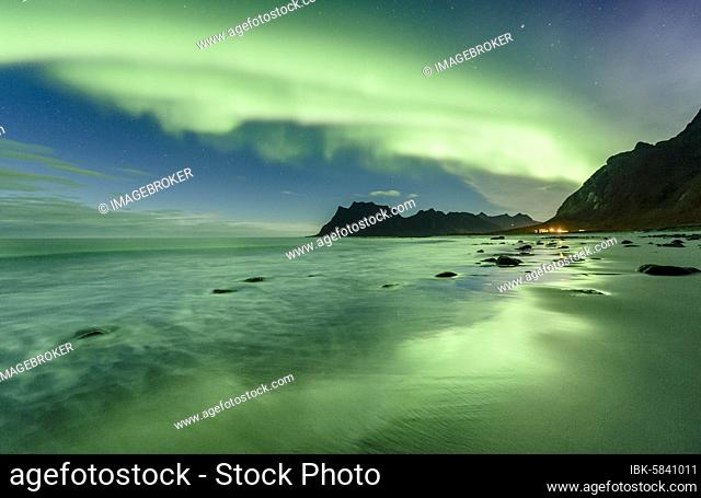 Northern lights at Uttakleiv Beach, Leknes, Lofoten, Nordland, Norway, Europe