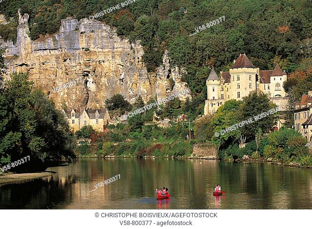 La Roque-Gageac above the Dordogne river. Dordogne, Aquitaine, France