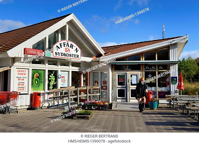 Sweden, Vastra Gotaland, Koster Islands, Sydkoster, the only grocery supermarket on the island at Torget