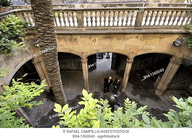 Casa de l'Ardiaca, House of Archdeacon. In this building lived the hierarchy of Arcedianos from the twelfth century. Since 1921 is home to the Municipal...