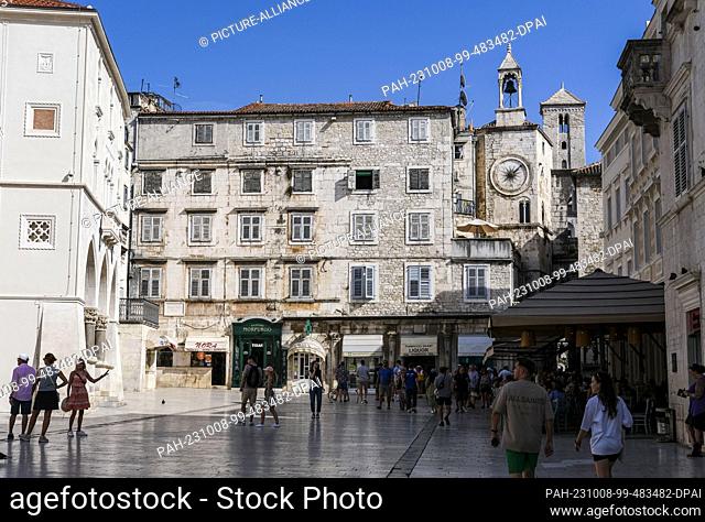 PRODUCTION - 17 September 2023, Croatia, Split: The square Pjaca (People's Square), in Croatian Narodni trg, with the clock tower