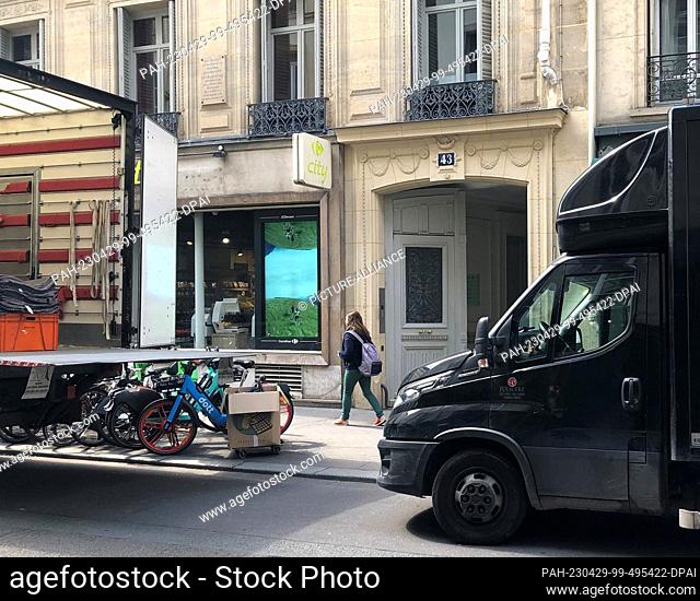 PRODUCTION - 18 April 2023, France, Paris: Two moving vans are parked in the center of the city. (to dpa: ""Parisians are drawn to the provinces - home office...