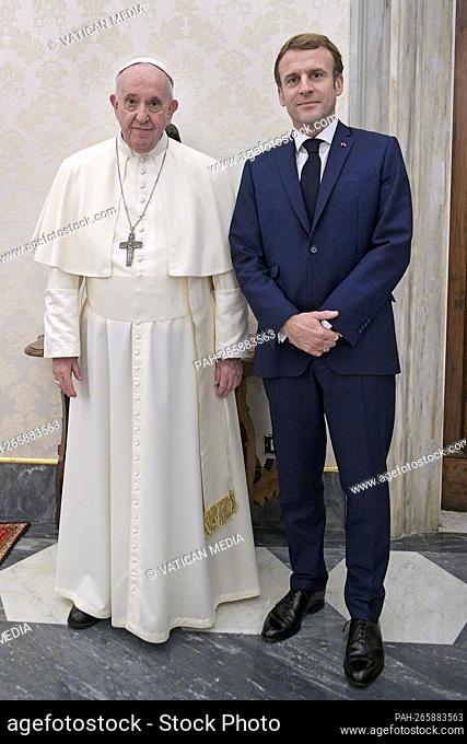 Italy, Rome, Vatican, 26/11/21. Pope Francis and French President Emmanuel Macron during a private audience at the Vatican