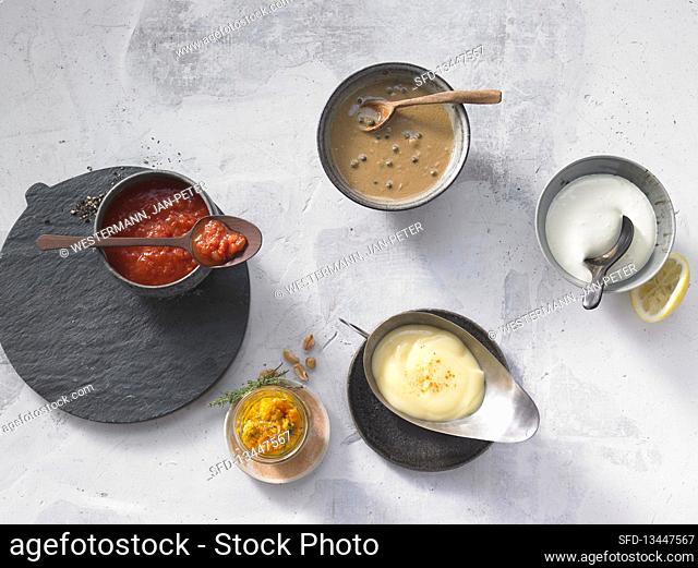 Quick sauces â€“ pesto, tomato sauce, mayonnaise, pepper sauce, Sauce Hollandaise