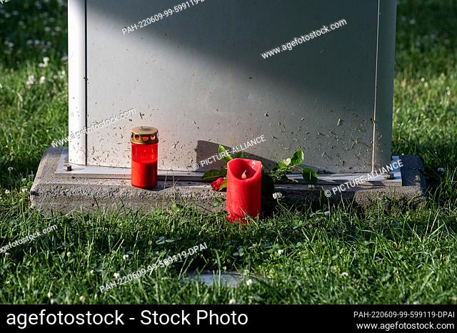 09 June 2022, Hessen, Bad Arolsen: Candles stand at a stele of the secondary school Kaulbach-Schule in Bad Arolsen in northern Hesse