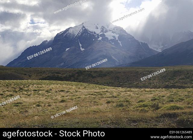 Cordillera Paine. Torres del Paine National Park. Ultima Esperanza Province. Magallanes and Chilean Antarctic Region. Chile