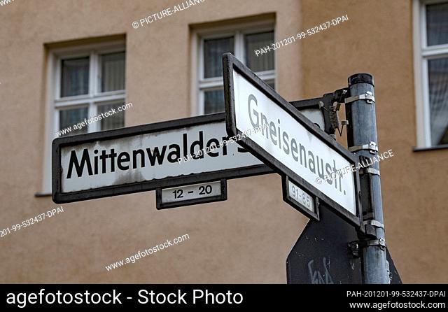 01 December 2020, Berlin: Not far from the road signs, another serious argument broke out on Monday evening between members of two extended families