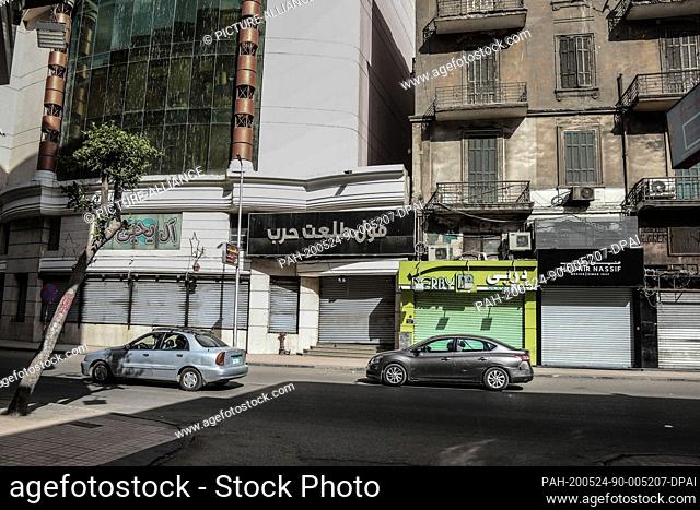 24 May 2020, Egypt, Cairo: Shops are closed in downtown, on the first day of the Muslim holiday of Eid al-Fitr, which comes after the end of the Muslim fasting...