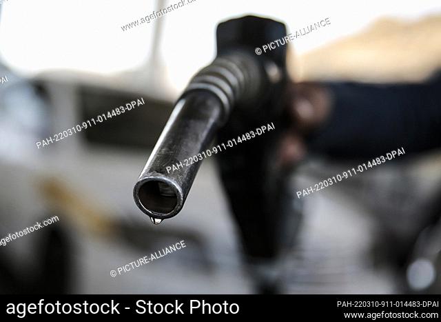 10 March 2022, Yemen, Sanaa: A Yemeni worker holds a fuel pump nozzle at a petrol station in Sanaa, amid severe fuel shortages in Yemen