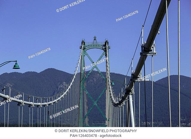 15.09.2014, Canada, Lions Gate Bridge in Vancouver, Bridges, Mountains, Photo: Snowfield Photography, | usage worldwide. - Vancouver/Kanada
