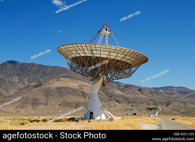 Radio telescope at Caltech's Owens Valley Radio Observatory, near Bishop