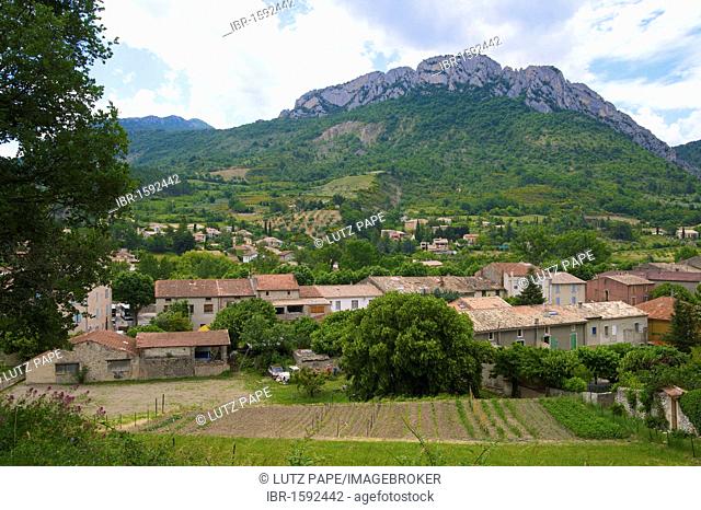 View of Les Baronnies, Buis les Baronnies, Provence, southern France, Europe