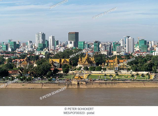 Cambodia, Phnom Penh, cityscape with Royal Palace