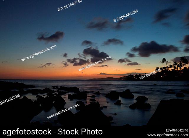 Nach dem Sonnenuntergang an der Südküste von Kauai, Hawaii, USA. Sun setting over the southern coast of Kauai, Hawaii, USA