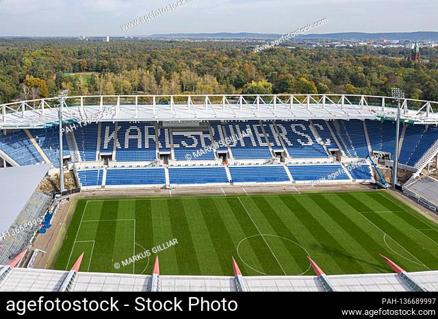 View of the wildlife park stadium and the new roof as well as the roof construction of the versus straight with the newly installed seats / seats / seats during...