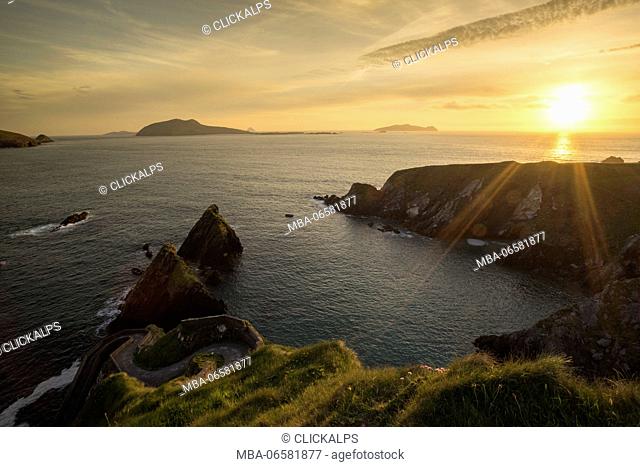 Road to Dunquin Pier and its surroundings, Dunquin, DIngle Peninsula, Co, Kerry, Munster, Ireland, Europe