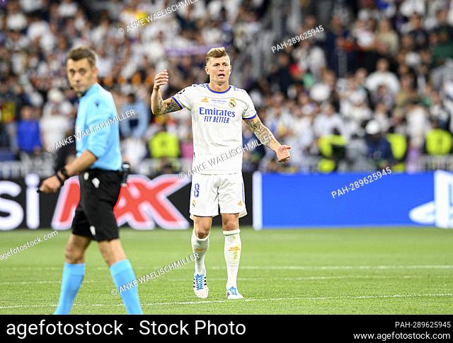 Toni KROOS (Real) gesture, gesture Soccer Champions League Final 2022, Liverpool FC (LFC) - Real Madrid (Real) 0: 1, on May 28th, 2022 in Paris / France