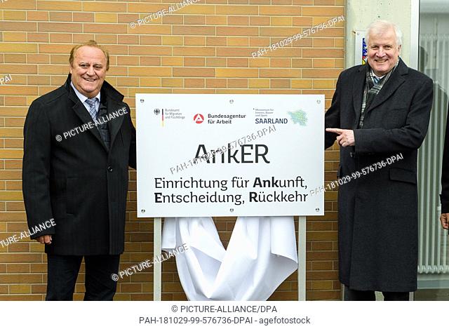 29 October 2018, Saarland, Lebach: Federal Interior Minister Horst Seehofer (CSU, r), together with Klaus Bouillon (CDU), Saarland Minister of the Interior