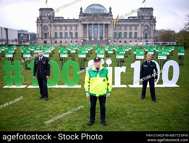 29 April 2021, Berlin: Dietmar Schilff (M), deputy of the police union (GdP), Stefanie Loth (r), police officer and part-time staff councillor from...