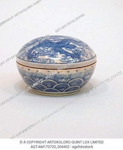 Rouge Box, Qing dynasty (1644â€“1911), Kangxi period (1662â€“1722), China, Porcelain, soft paste covered with a network of large crackle, H. 2 in. (5